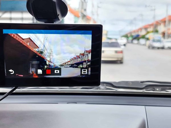 What Are the Considerations for Choosing a High-Quality Dash Cam with Night Vision?